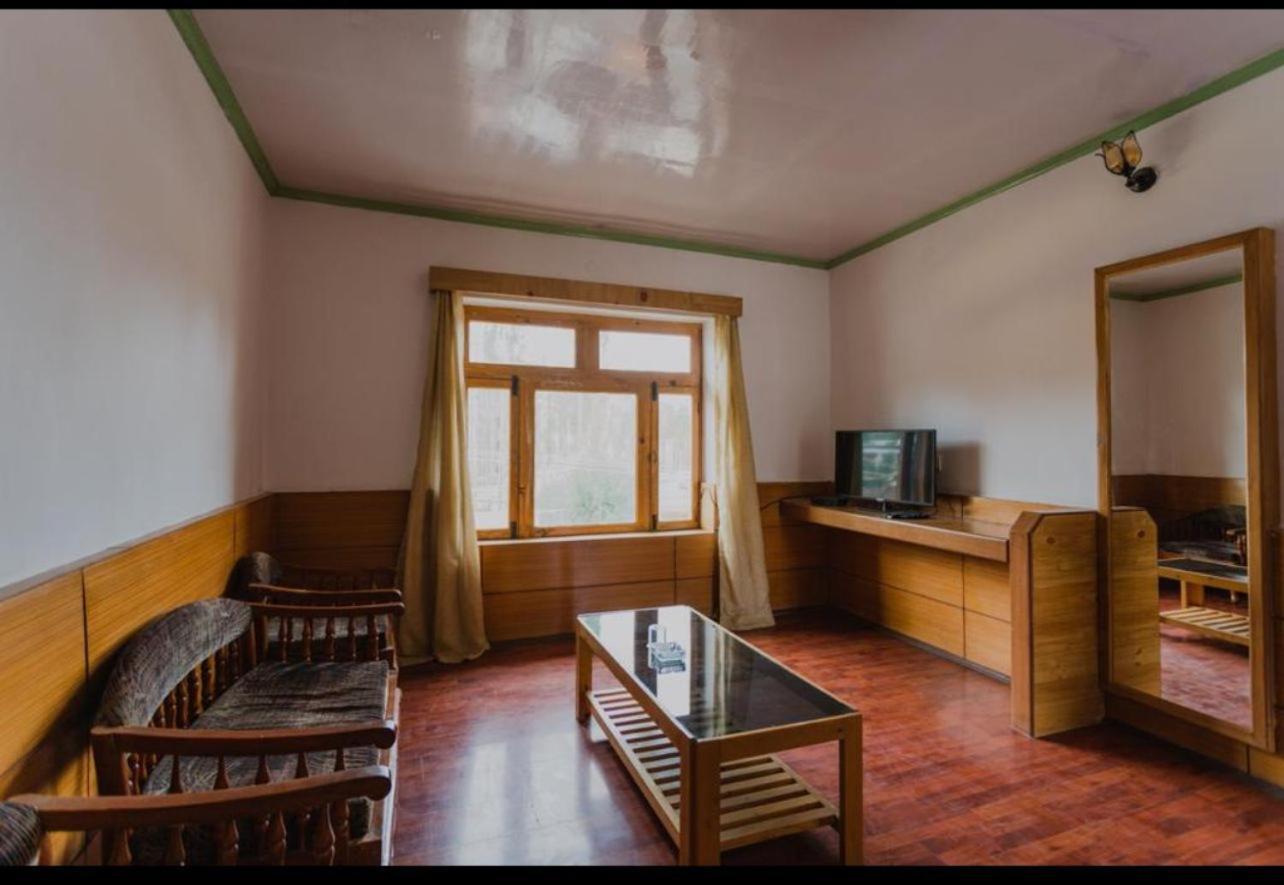 Hotel Lumbini Leh Dış mekan fotoğraf